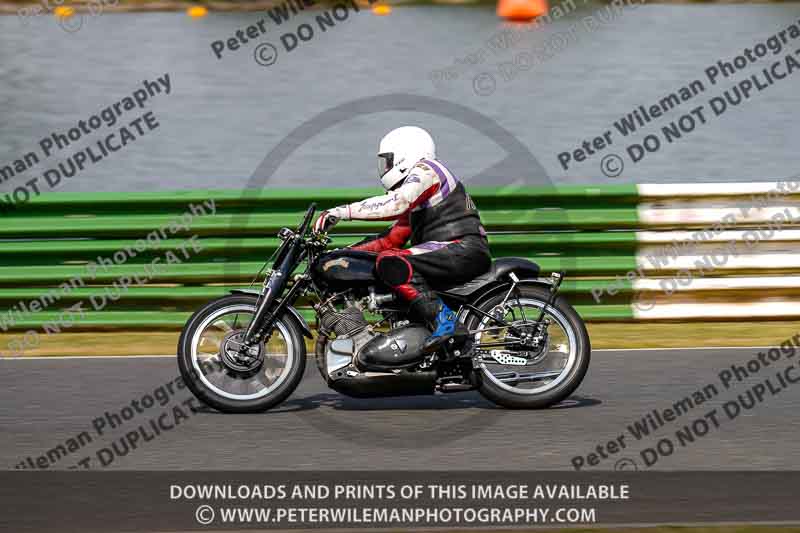 Vintage motorcycle club;eventdigitalimages;mallory park;mallory park trackday photographs;no limits trackdays;peter wileman photography;trackday digital images;trackday photos;vmcc festival 1000 bikes photographs